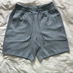 Lululemon At Ease Short 7” Inseam Size Small in Powder Blue